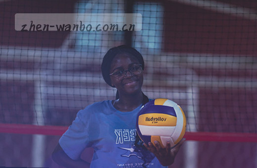 林书豪突破三人合围拉杆上篮